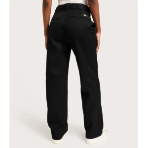 Dickies byxor!! - Säljer dessa super snygga dickies byxor!! Säljer de pågrund av att dem ej kommer till användning. Byxorna är i väldigt bra skick, använda cirka 2-3 gånger. Om ni är intresserade eller har några frågor är det bara att höra av sig!(pris kan diskuteras)