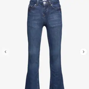 Säljer dessa Grunt jeans i modellen 