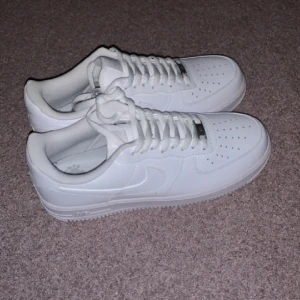 Air Force 1 - Säljer mina af1 för dem inte passade, dem är oanvända och är 10/10 skick. (Fick dem i present)