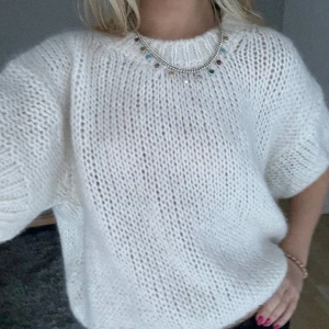 Kortärmad mohair tröja - Suuuper söt och fin mohair tröja i vit/krämvit färg!🤍🌟