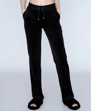 Säljer svarta juicys - de här juicy byxorna säljs för ja inte kommer anvönda de, använd 1 gång, storlek xxs