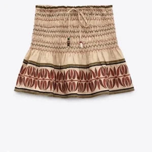 Kjol - Säljer min zara kjol som inte kommer till användning. Hör av er vid frågor 