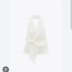 SÖKER - Hej! Söker denna halterneck topp med linne från zara!!🤍