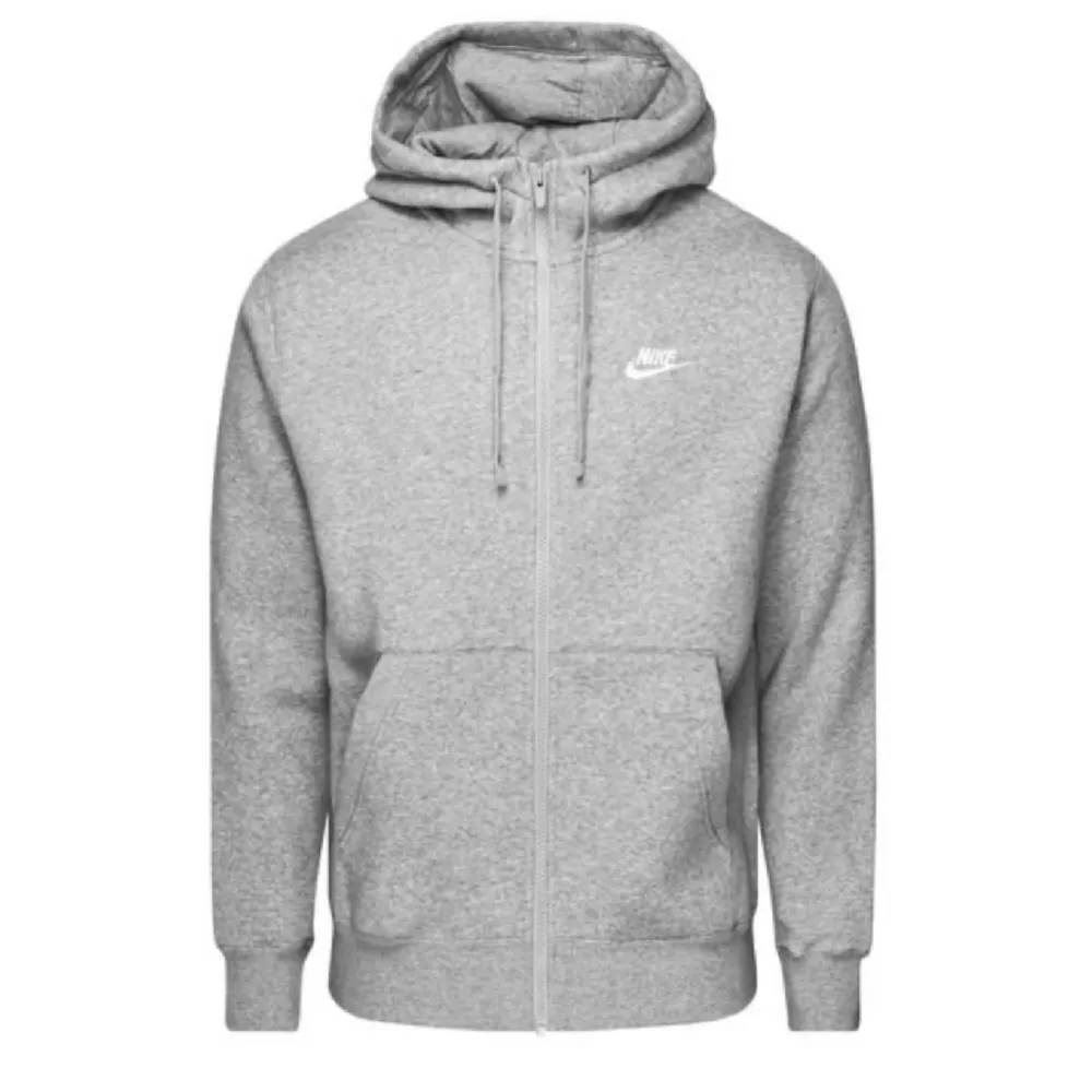 Grå Nike zip hoodie i strl M som knappt är använd (nyskick)💞💞nypris 899kr säljer för 449kr. Tröjor & Koftor.