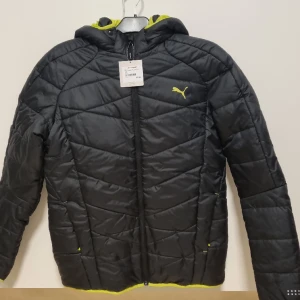 Ny Puma warmCell jacka - Ny jacka Puma med prislapp Inköpt på intersport