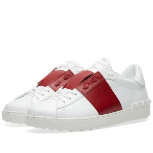 Valentino skor - Säljer mina fina valentino Open rockstud sneakers med röd kontrastfärg. Storlek 39. Använda ❤️ pruta inte!