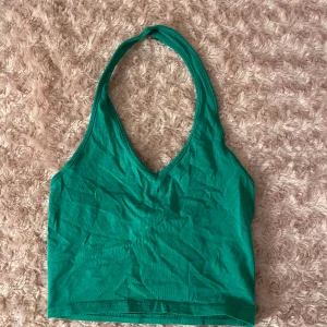Toppar  - Aldrig använt. Köp båda två för 5kr. Den gröna är i storlek Xs och den blåa Xxs.