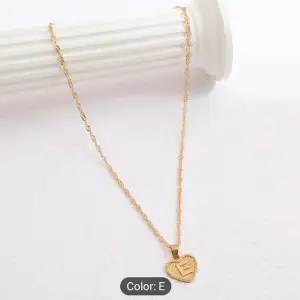 E Letter Love Heart Pendant Necklace Golden Fashion Simple Personality Jewelry Suitable For Women Daily Casual Versatile Boutique Gift