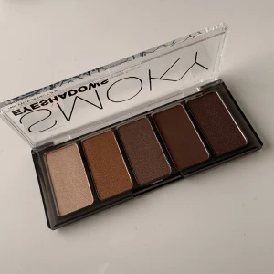 SMOKY Eyeshadows by H&M - Helt nu ögonskugga paljett från H&M  SMOKY Eyeshadow 