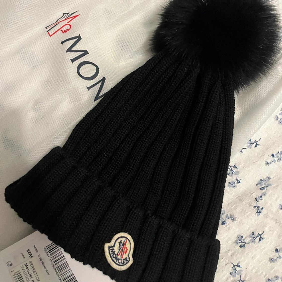 Moncler mössa  - 90