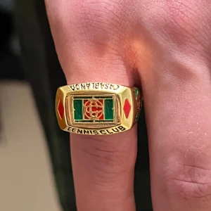 Casablanca Tennis Court Ring - Liten i storlek. Aldrig använd endast testad, säljer för den är för liten helt enkelt:)