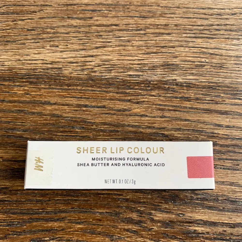 Only used it once and realised it’s the wrong colour on me. It’s a sheer coloured lipstick from H&M with colour sheer nude/ mauve. . Övrigt.