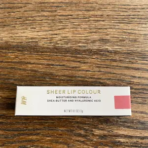 Only used it once and realised it’s the wrong colour on me. It’s a sheer coloured lipstick from H&M with colour sheer nude/ mauve. 