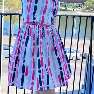 Färgglad klänning - Säljer min färgglada klänningar som jag haft på mig två gånger 😍