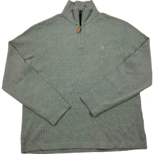 Ralph Lauren Half-Zip Tröja - Ljusgrön halfzip tröja från Ralph Lauren, grymt skick! Storlek M, ställ gärna frågor!😊