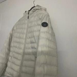 Vinson polo club jacka  - Säljer en Vinson Polo Club-jacka i absolut toppskick. Den har bara använts några gånger och är i storlek L/40."