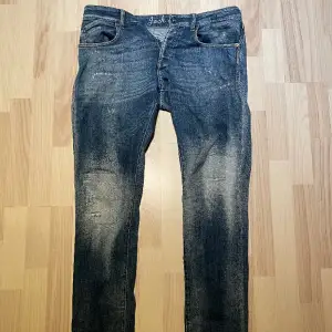 Slimfit jeans från Jack&Jones. Storlek 32W 34L. Perfekt passform