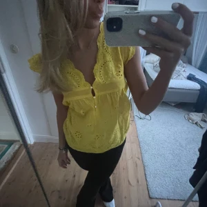 Blus  - Jättesöt blus, aldrig använd precis som ny❤️