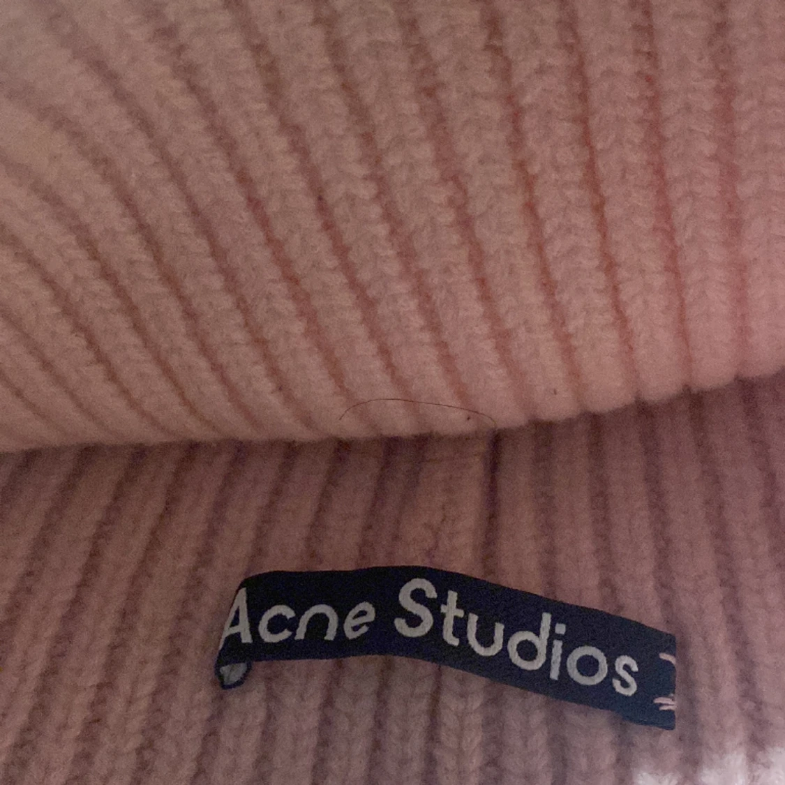 En acne mössa om du har en annan färg får du byta💕🥰👋 - 91