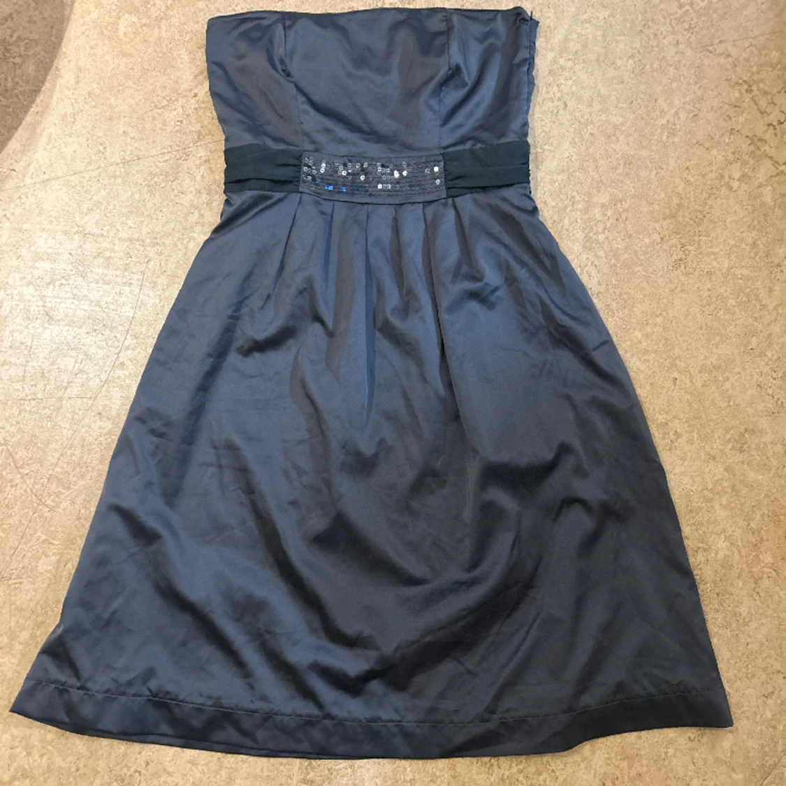 Grå klänning stl 38