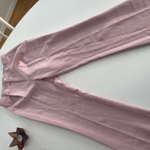 Rosa kostymbyxor  - Jätte fina