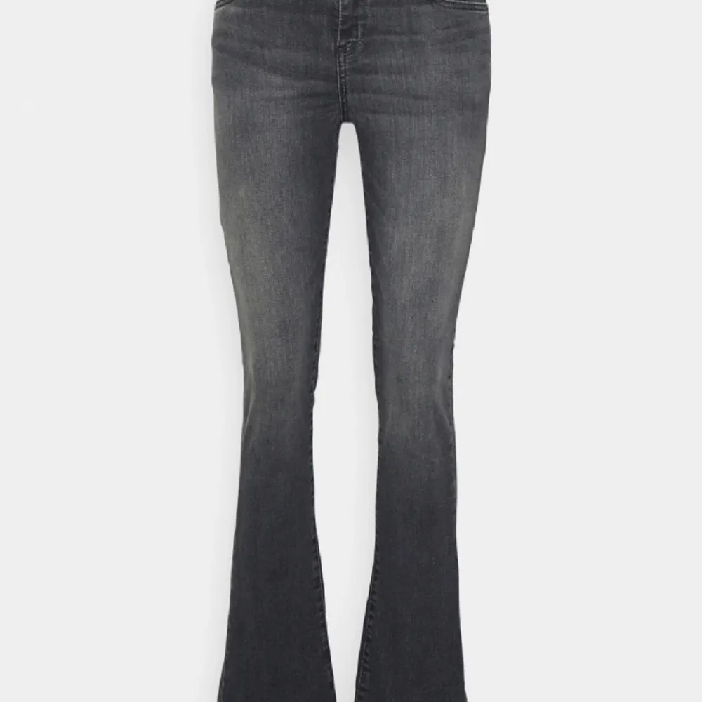 Ltb jeans i modellen fallon. Aldrig använda då de tyvärr är för stora för mig. I storlek 31W 34L. Nypris 829kr. Pris går att diskutera vid snabb affär.. Jeans & Byxor.