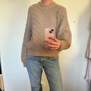 Stickad tröja - Jättefint skick🩷 skriv om du har någon fråga