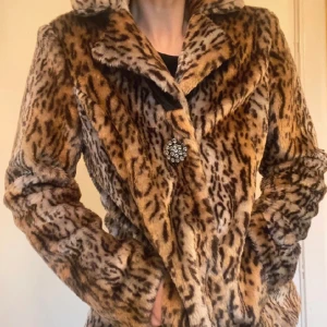 Leopardpäls  - Underbar Leopardpäls i mycket fint skick! Storlek S/M. 