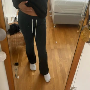 mjukisar  - någon intresserad av dessa mjukisbyxor i strlk S, jätte mysiga i alla tillfällen.