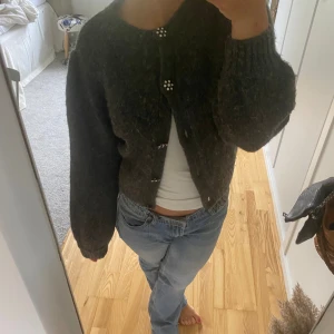 Koft - Så söt kofta!! Ett litet hål därbak som inte syns. Välj helst instabox som fraktalternativ!!💗💗