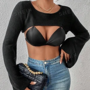 Bolero Topp / Halvtopp - Använd endast en gång, skönt, flexibelt och mjukt material! Pris kan diskuteras vid snabb affär💖 Snyggt att ha över linne eller sportbh