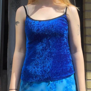 Linne - Linne i mörkblått, från Episode i köpenhamn