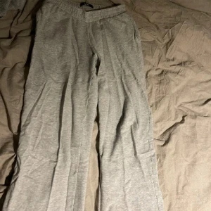 Grå mjukisbyxor - Bra skick