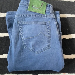 Jacob cohen jeans  - Jeans från Jacob cohen i blå färg.  Slim/skinny fit  Storleken är 30/31 i midjan och 30 i längden.  Hör av er om ni är intresserade!