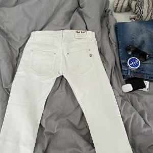 Dondup jeans  - Bra skick, inte använt så mycket.  Skriv om ni undrar något speciellt.