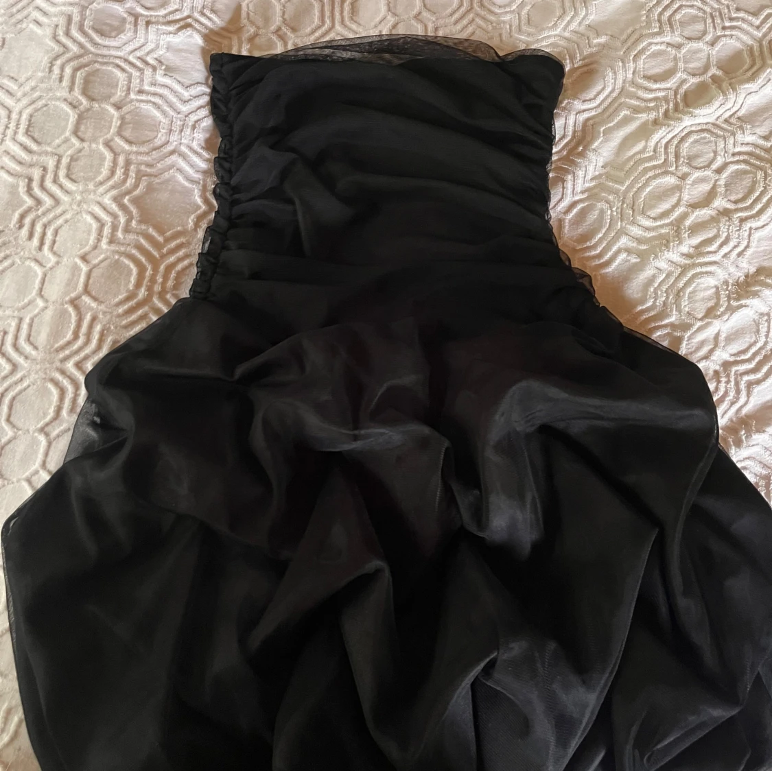 Svart puffklänning