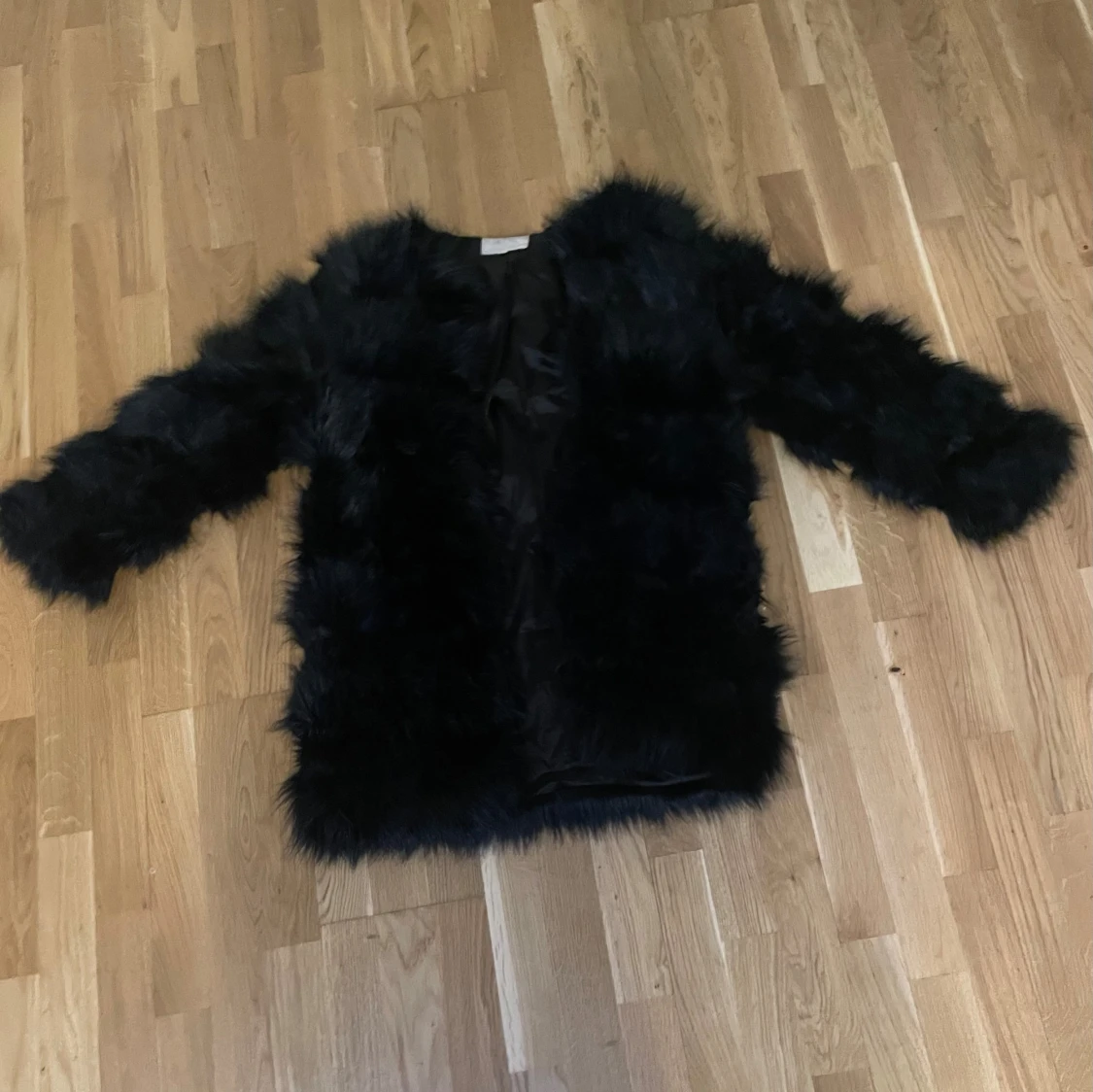 Tjock päls jacka i svart. - 90