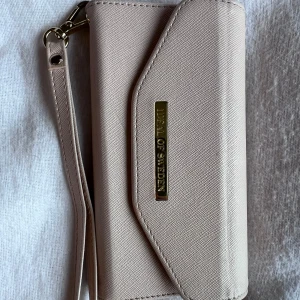 iPhone 7 skal - Nyskick, andvända inte längre då jag har nu mobil💕 pris kan diskuteras! 