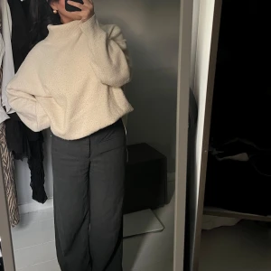 Stickad tröja - Tveka inte vid frågor! Säljs på grund av flytt och rensning 🌸