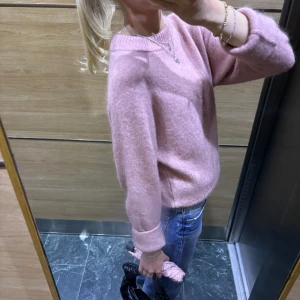 Stickad mohairtröja - Så sjukt snygg och skön stickad tröja från h&m i mohair💕 sparsamt använd 