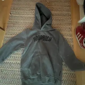 Helt ny, sjukt snygg Hoodrich Hoodie. Storlek: 160-170. Nypris: 800kr