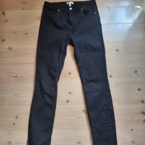 Svarta skinny jeans ifrån H&M🤍 Nyskick🤍