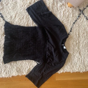 Tröja - Säljer denna populära tröja från hm, aldrig använd🥰