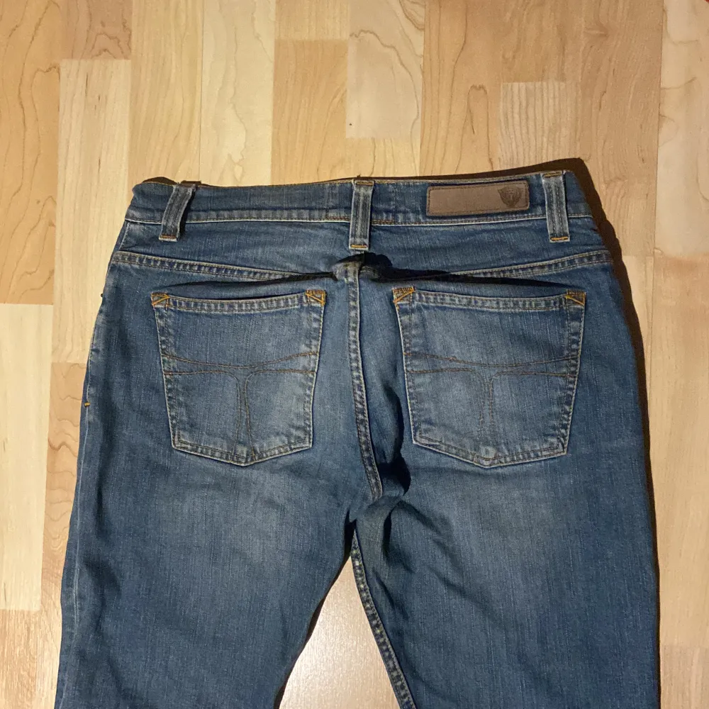 Tiger of Sweden jeans i storlek 31/34. De är i gott skick utan några större utstickande defekter. Nypris ligger runt 1500kr. Skriv om du vill veta mer!. Jeans & Byxor.