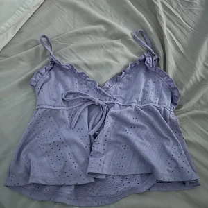 Söt liten sommar topp💜 - Skick: bra Pris: 50kr Storlek s Söt liten pastel liten topp, perfekt för sommaren💜