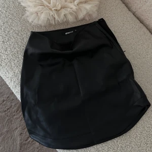 Skinn skjol - Svart xs