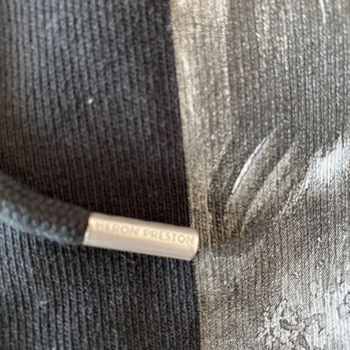 Svart hoodie från Heron Preston - 93