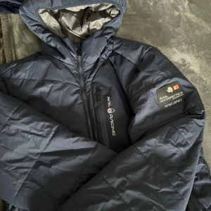 Sail Racing jacka - Jacka vinter/höst från Sail Racing Köpt för 2999kr Storlek S