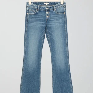 Gina Young bootcut jeans tall⭐️  - Säljer dessa super trendiga Gina Young jeans som är slut i lager! Några små små defekter på materialet så om du är intresserad kan jag skicka bild på de!💕 Defekterna syns knappt💞 De är i tall alltså lite längre i benen än vanliga💕 Nypris 349kr🛍️