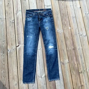 Boss jeans  - Säljer dessa tre boss jeansen. Går att köpa separat men även tillsammans för ett rimligt pris! Syns inte att de varit använda och de är äkta. Storlek 30/32. Priset nedanför är för alla 3 tillsammans.